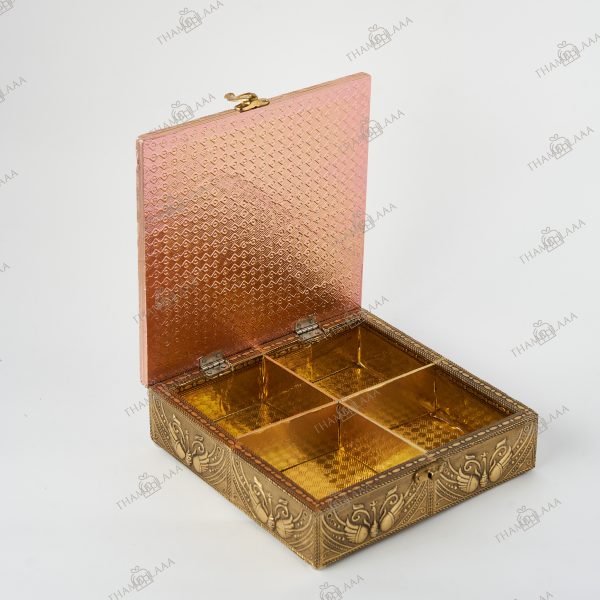 Wooden dry fruit box