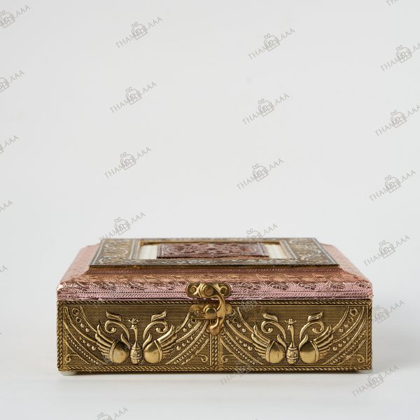 Wooden dry fruit box