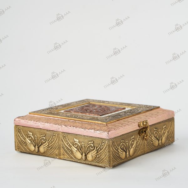 Wooden dry fruit box