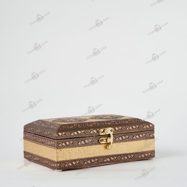 Wooden dry fruit box